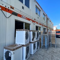 PM Containeranlage Landau Anlieferung Mobiliar.jpg
